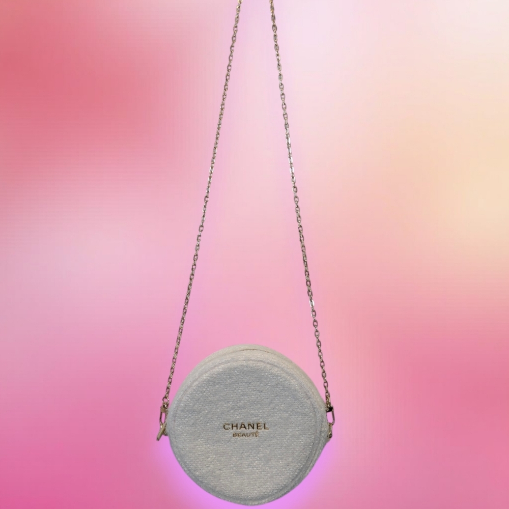 Chanel Beauté White Holiday Purse